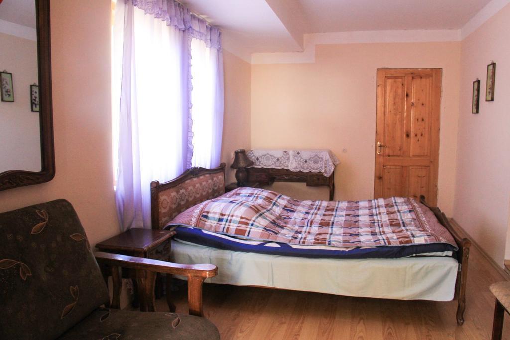 Dodo Japaridze Guesthouse Mestia Rum bild