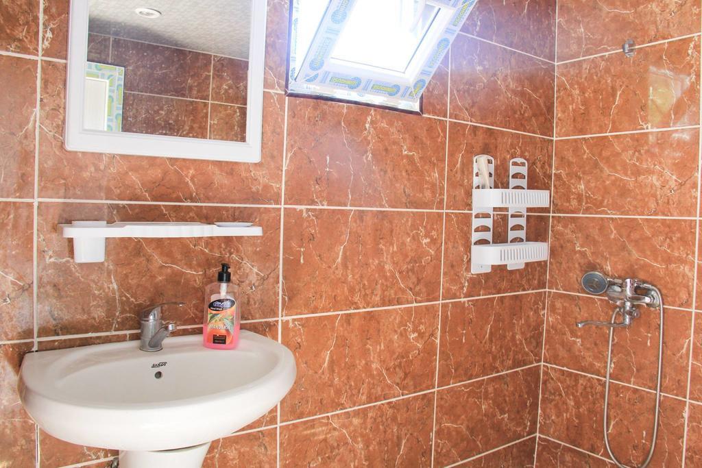 Dodo Japaridze Guesthouse Mestia Exteriör bild