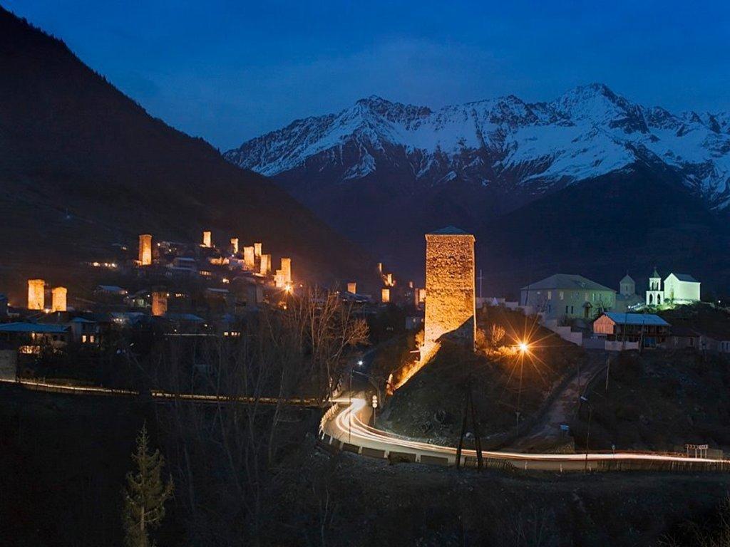 Dodo Japaridze Guesthouse Mestia Exteriör bild