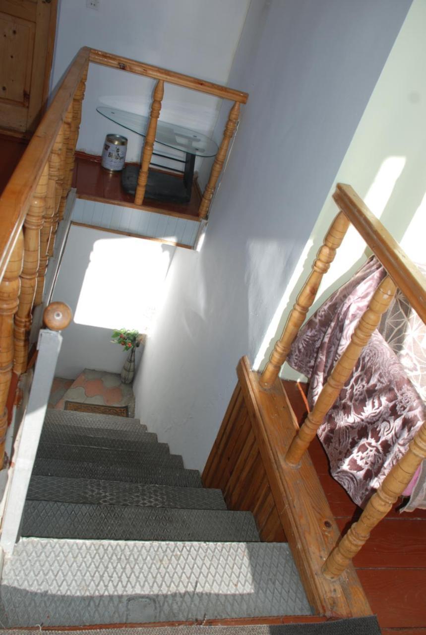 Dodo Japaridze Guesthouse Mestia Exteriör bild