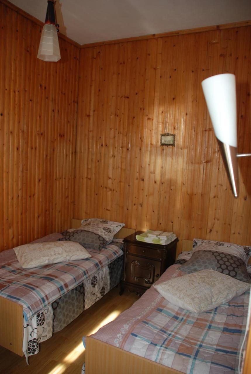 Dodo Japaridze Guesthouse Mestia Exteriör bild